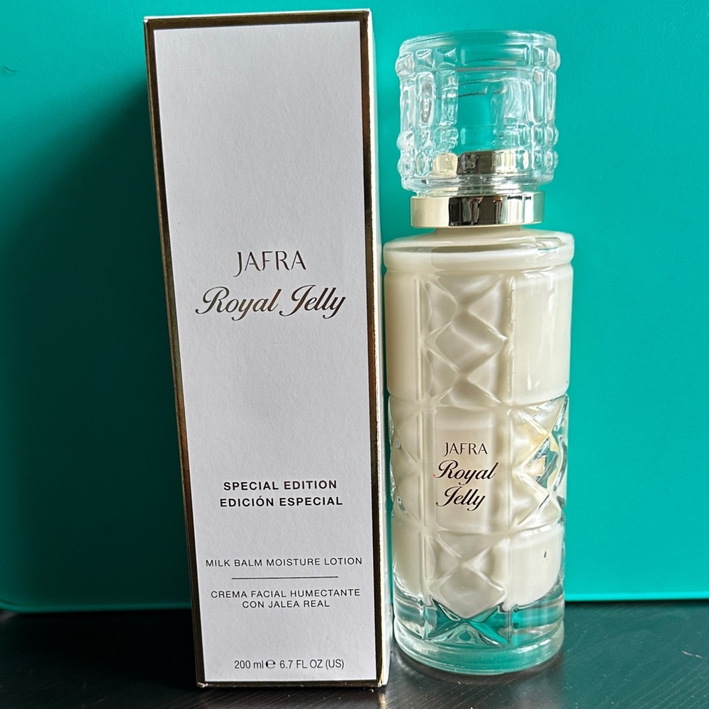 JAFRA Royal Jelly Special Edition Milk Balm